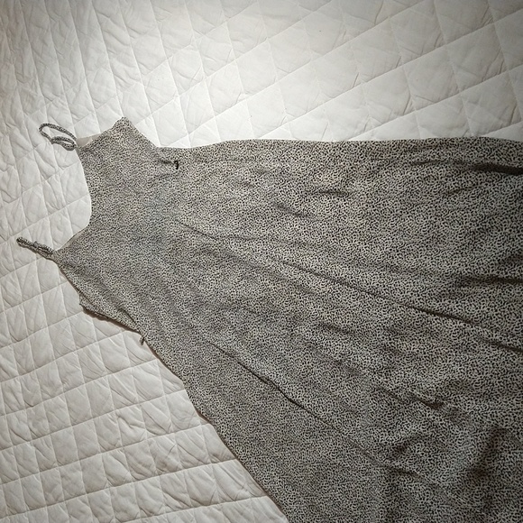 Sienna Sky midi dress - Picture 2 of 13